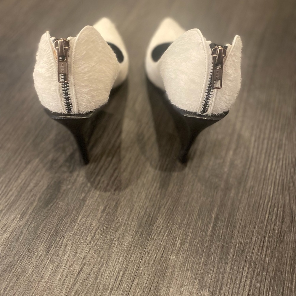 Helmut Lang Cream and Black Heels - Picture 4 of 7